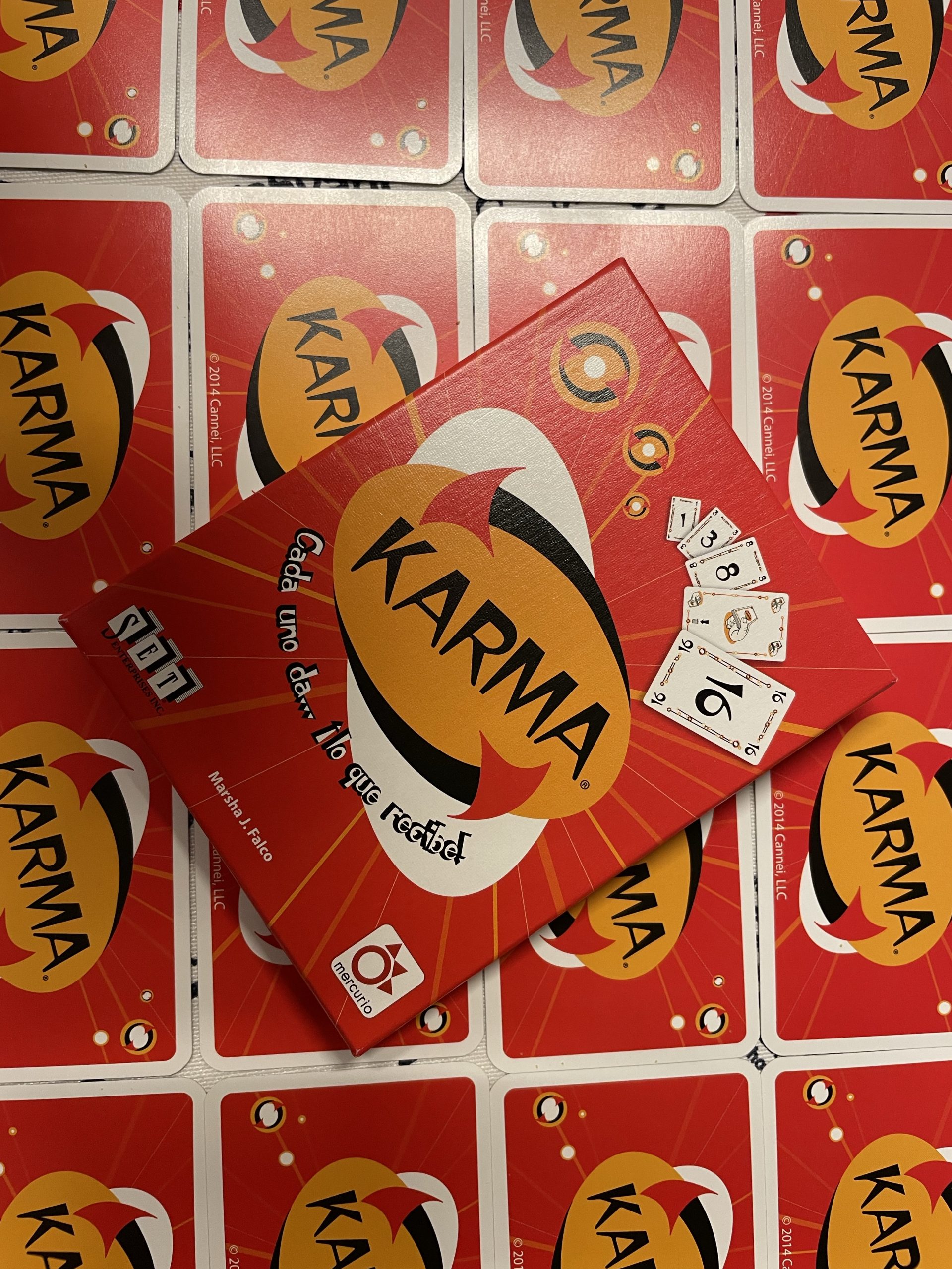 Karma, un juego de cartas rápido y fácil para amigos y familia